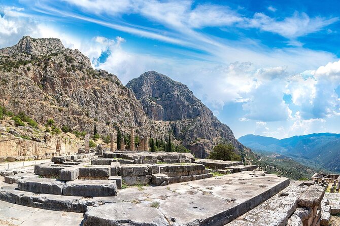 2-Day Delphi Meteora Tour From Athens - Day 2 Meteora Monasteries on the Rock: Two Visits and a Dress Code