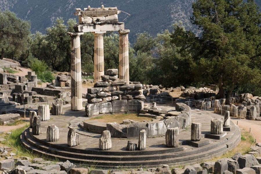 3-day classical Spanish guided tour in Peloponesse & Delphi - Meeting at Melina Mercouri, then getting into coach-comfort mode