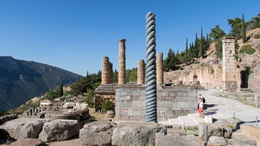 3-day classical Spanish guided tour in Peloponesse & Delphi - Day 2: Ancient Olympia stadium and museum lessons, then a smooth slide into Delphi