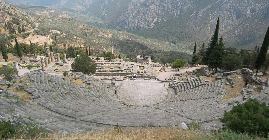 3-day classical Spanish guided tour in Peloponesse & Delphi - Who this Spanish classics tour suits best, and who should think twice