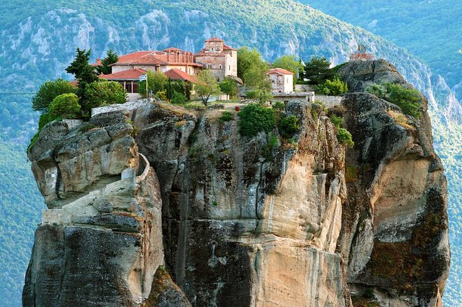 3-Day Trip to Delphi and Meteora from Athens - Coach Logistics: pickup timing, group size, and long-distance reality