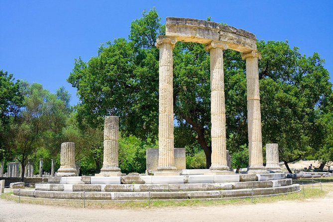 4-Day Greece Highlights Tour: Epidaurus, Mycenae, Olympia, Delphi and Meteora - Day 2: Olympia temples, the bridge crossing, Delphi approach, and Arachova views