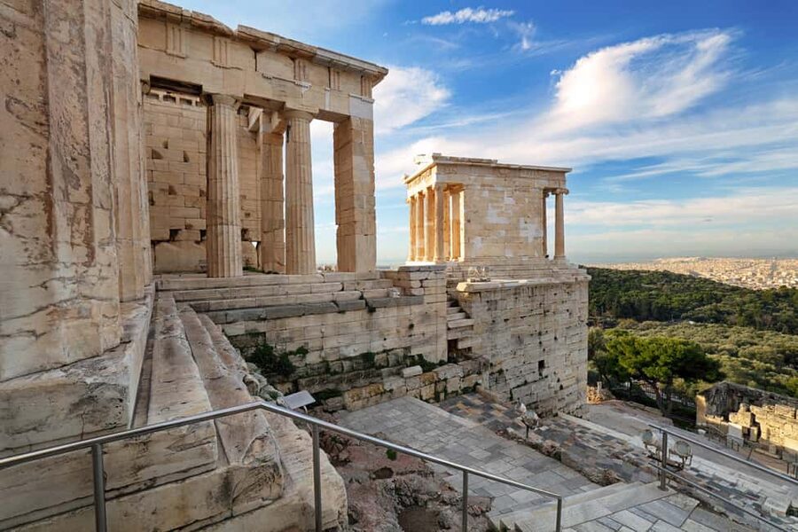 Acropolis: 3D representations & audiovisual self-guided tour - Your first look up top: using the interactive map and 360 views