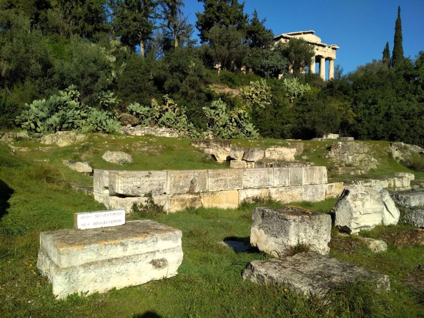 Ancient Agora: Audiovisual self-guided tour with 3D models - Socrates and philosophers: using audio stories in the right places