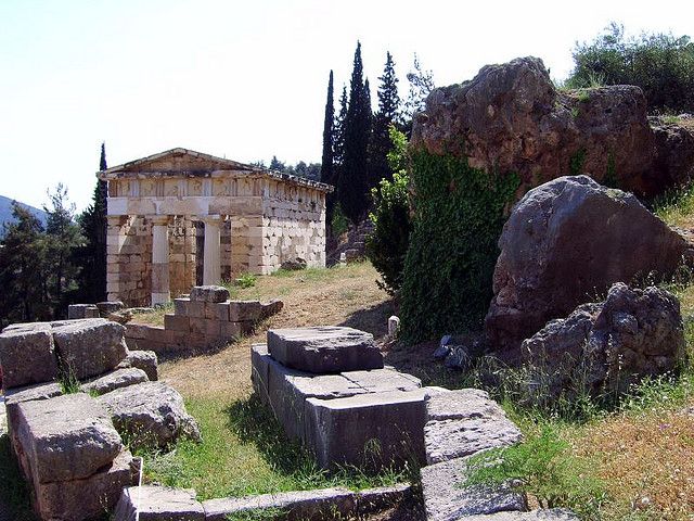 Ancient Delphi Full-Day Tour from Athens - Arachova on the way back: carpets, rugs, quilts, and local flavors