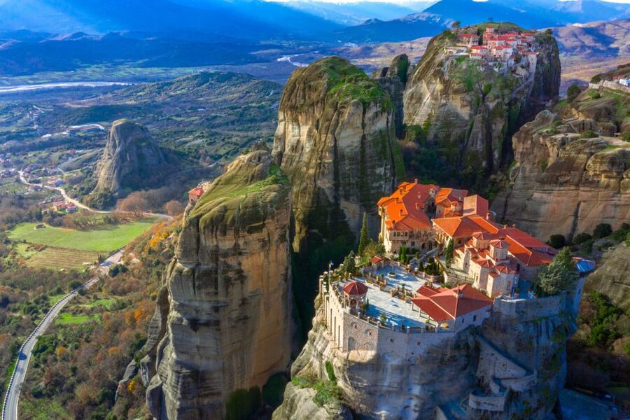 Athens: 2-Day Meteora Tour in Spanish with Guide & Hotel - Who this tour suits best