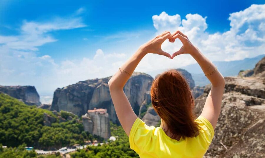 Athens: 2-Day Meteora Tour with Local Guides and Hotel Stay - The 07:45 Athens departure and how you get there