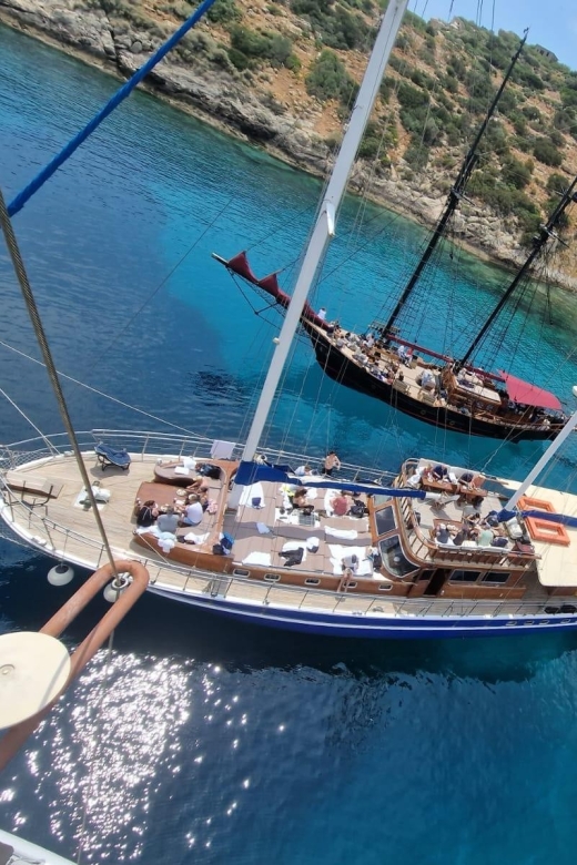 Athens: 3-Hour Sunset Cruise with Swim Stop, Snacks & Drinks - Captain and Crew Service: Why People Feel Taken Care Of