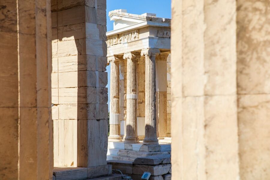 Athens: Acropolis Guided Tour and Old Town Food Tasting - Meeting Point: Where You Start Matters for a Smooth Climb
