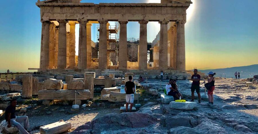 Athens:Acropolis - Historical Center Walking Tour in Spanish - From Athena versus Poseidon to the Propylaea lead-in