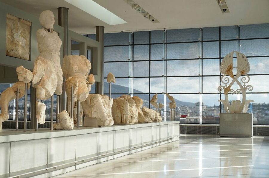 Athens: Acropolis Museum Ticket with optional Audio Guide - What the Acropolis Museum does best: Parthenon Marbles and Caryatids