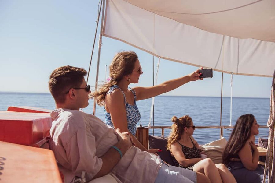 Athens: Agistri, Moni, and Aegina Cruise with Lunch & Drinks - Boat comfort, music, and those little surprises that keep it fun