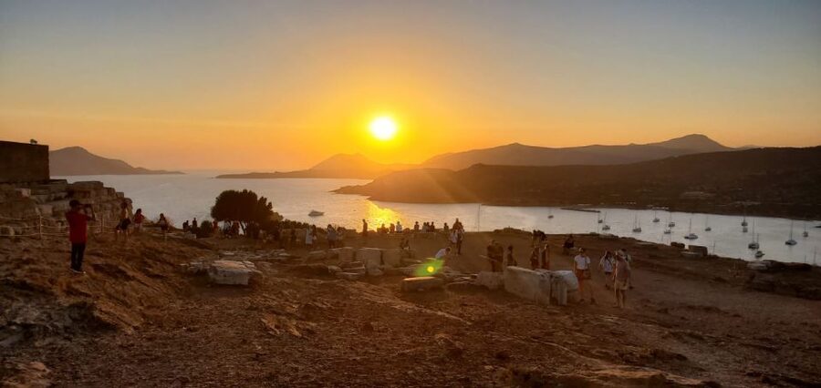 Athens: Cape Sounio & Poseidon Temple Trip with Audio Guide - The quick viewpoint stop for a “from a distance” photo