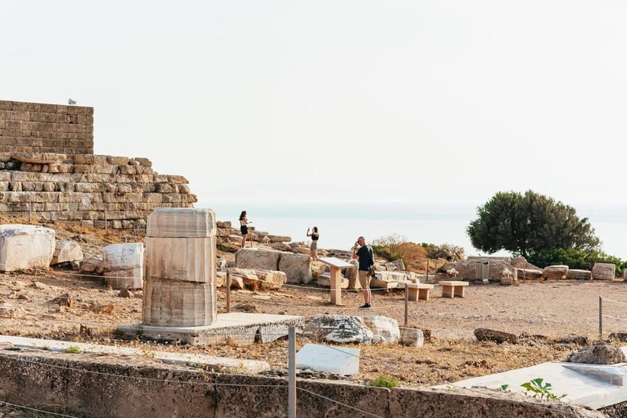 Athens: Cape Sounion & Poseidon Temple Sunset Half-Day Trip - Cape Sounion free time: where the photos happen