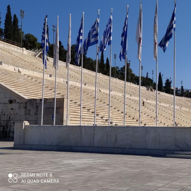 Athens city center walking tour - Syntagma Square and the Greek Parliament Guard Change