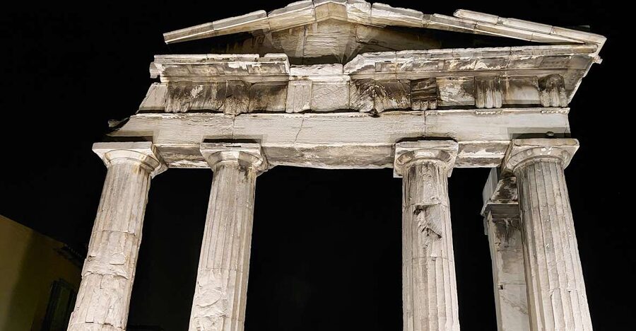Athens: City Highlights Nighttime Walking Tour in Spanish - Key takeaways