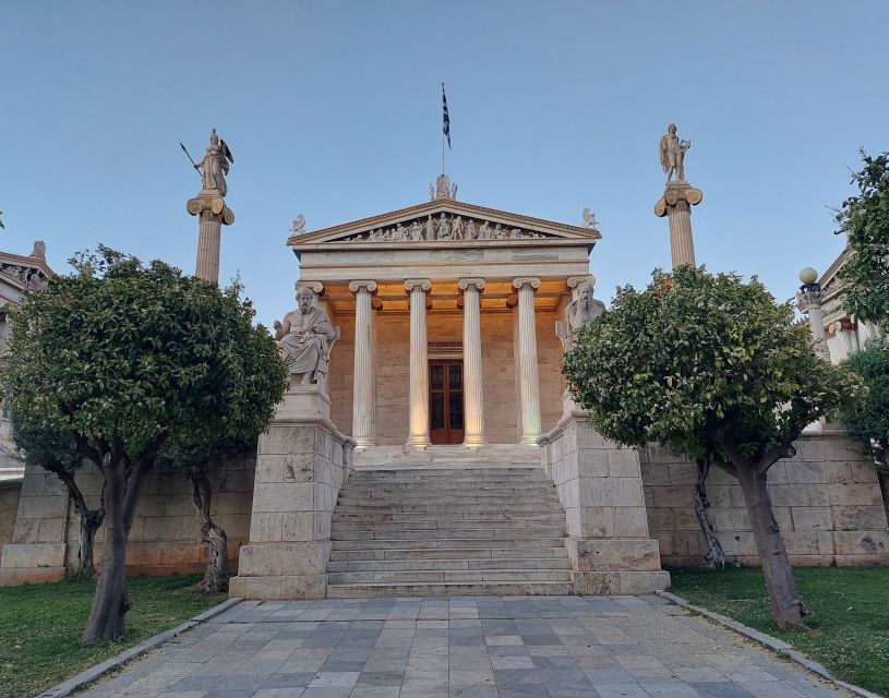 Athens: City Highlights Nighttime Walking Tour in Spanish - Syntagma Square and the Greek Parliament Guards