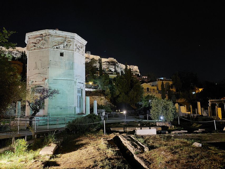 Athens: City Highlights Nighttime Walking Tour in Spanish - Roman Athens After Dark: Hadrian’s Arch and the Temple of Zeus