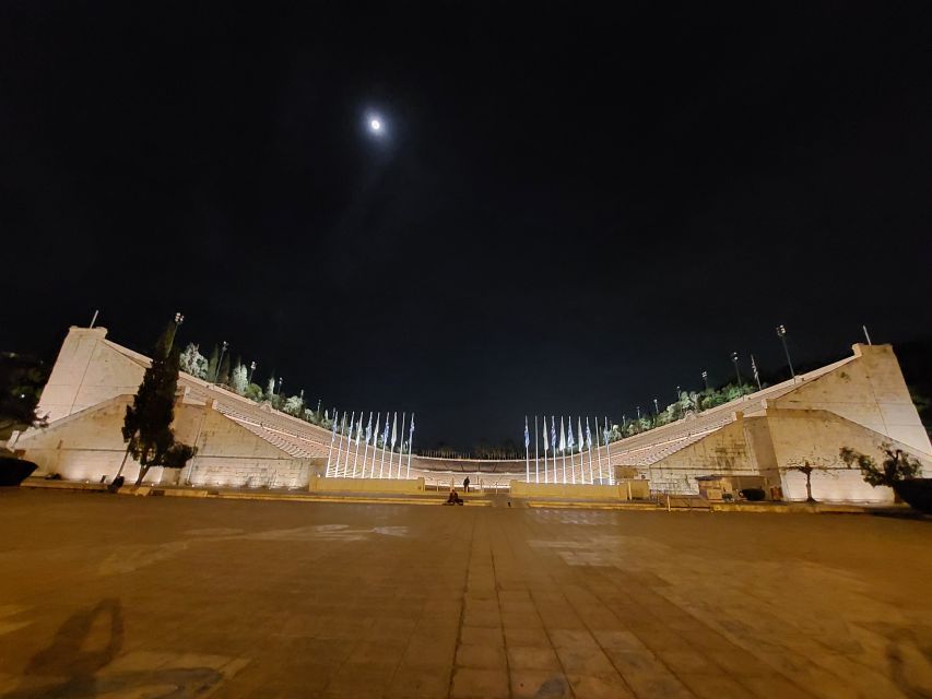 Athens: City Highlights Nighttime Walking Tour in Spanish - Cathedral, Little Mitropolis, Monastiraki, and the Agora Finale