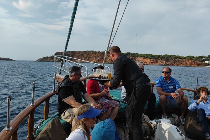 Athens cruise: Agistri, Moni/Metopi, Aegina with lunch & drinks - Onboard comfort, the staff vibe, and the little touches