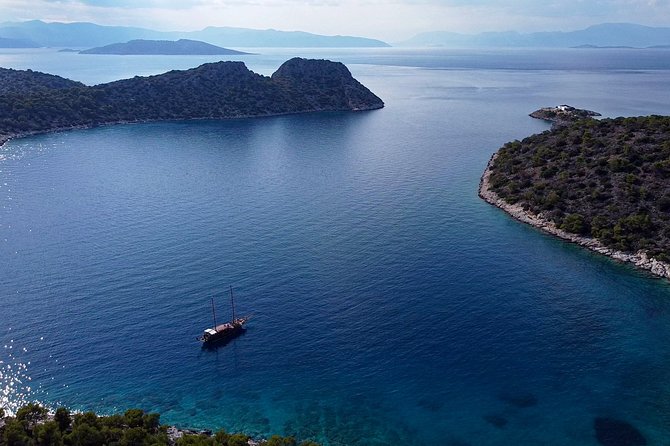 Athens Day Cruise: 3 Islands Tour in the Saronic Gulf with Lunch - Aegina island: Kolona Apollo column and pistachio reward time