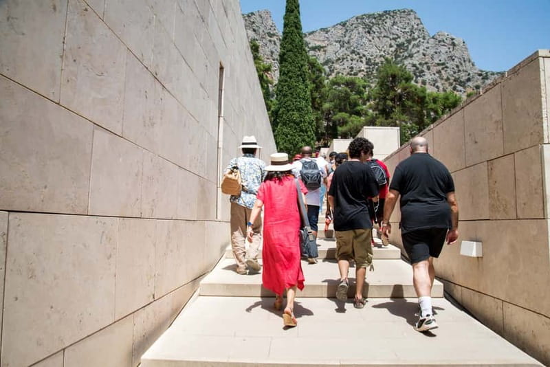 Athens: Delphi and Arachova Day Trip with Guide - Should You Book This Athens to Delphi and Arachova Tour?