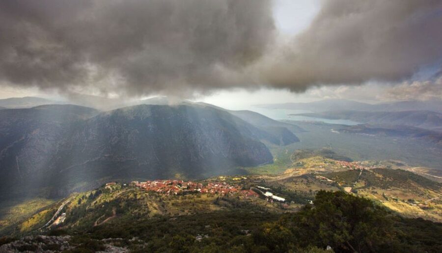 Athens: Delphi, Corycian Cave, and 300 Battlefield Day Trip - Comfort, Footwear, and Pace: What You Should Plan For