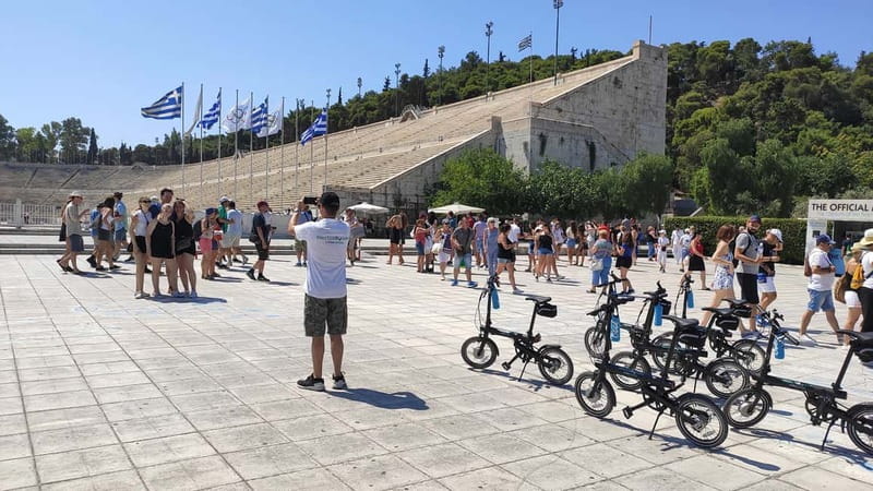 Athens: Discover the City Electric Bike Tour - Syntagma Square and the Evzones: a photo stop with purpose