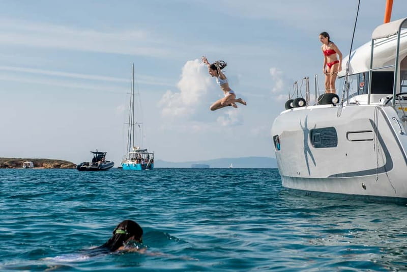 Athens: Half-Day Morning Catamaran Cruise with Meal & Drinks - Hydrousa Island: Your First Swim Stop and the Best Moment to Cool Off