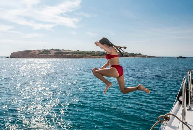 Athens: Half-Day Morning Catamaran Cruise with Meal & Drinks - What You Eat Onboard: Seafood Pasta, Salads, Appetizers, and Real Greek Flavor