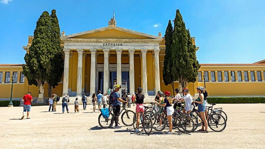 Athens Historical Center: Explore by Bike - Syntagma Square and the Greek Parliament Evzones Moment