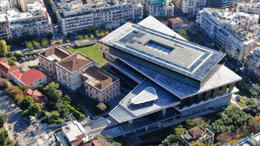 Athens: Hop-On Hop-Off Bus and Acropolis Museum Ticket - How the hop-on hop-off ride actually works on the street
