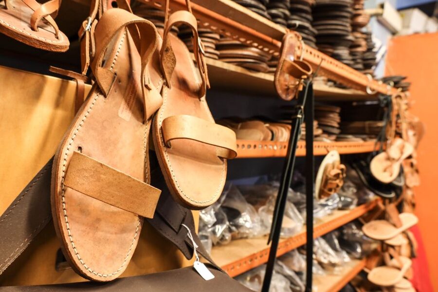 Athens: Local Markets with Artisanal Crafts Walking Tour - Plaka to Monastiraki and Psyri: shopping streets for local craft finds