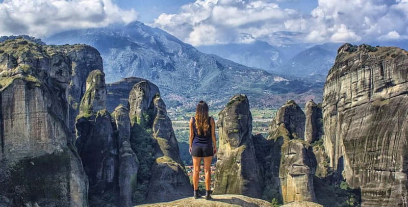 Athens: Meteora Day Trip in Spanish with Live Guide & Lunch - Meteora by day, Athens to Kalabaka to rock monasteries