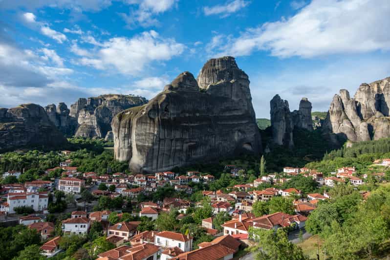 Athens: Meteora Day Trip with Audio Guide and Lunch Option - Morning Pickup in Athens: 4 Central Stops and Clear Departure Times