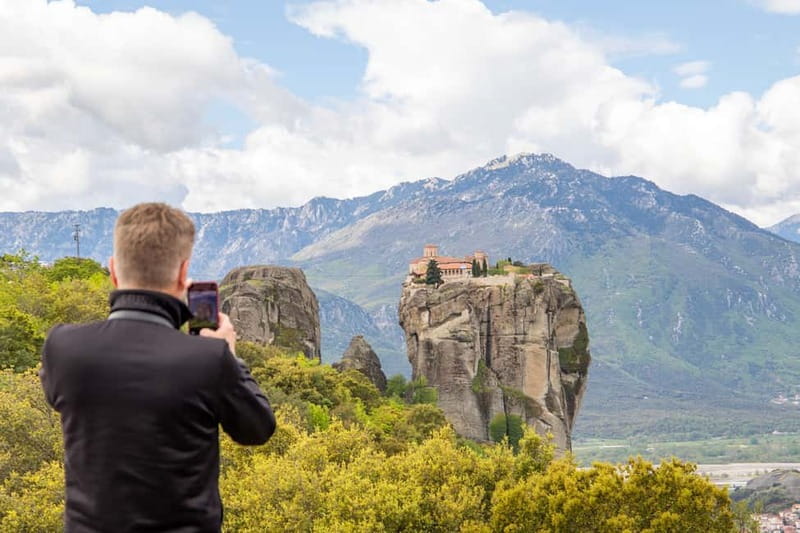 Athens: Meteora Monasteries Day Tour with Lunch - Kastraki lunch: choosing Greek dishes that keep you fueled