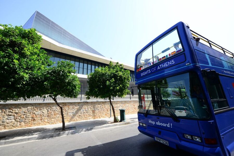 Athens, Piraeus, and Coastline: Blue Hop-On Hop-Off Bus - Green Line to Vouliagmeni: beaches, the lake, and thermal baths