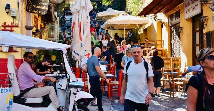 Athens: Private Evening Sightseeing Tour by Electric Tuk-Tuk - Pickup and timing: how you make 2 hours count