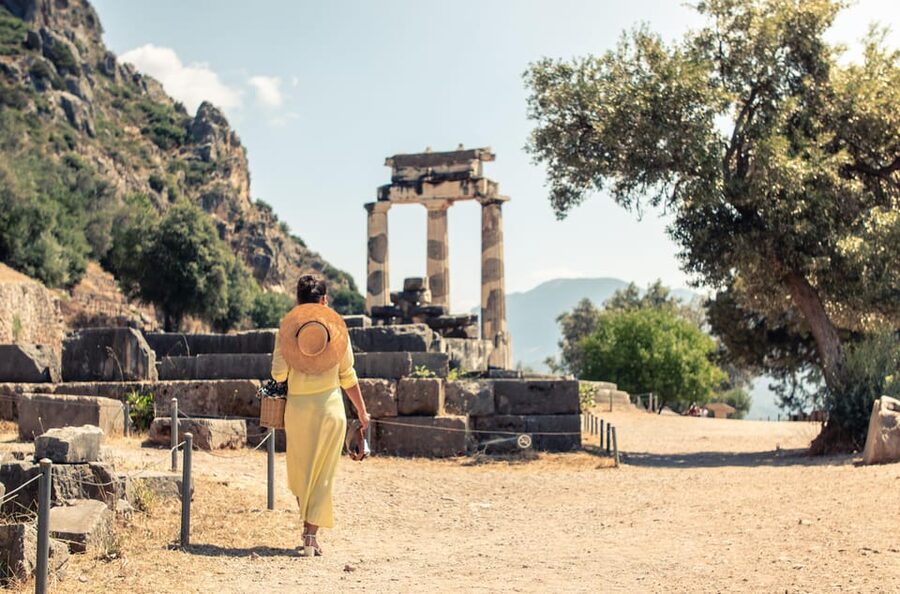 Athens: Private Tour of Delphi, Delphi Museum, and Arachova - Lunch at To Patriko Mas: Traditional Taverna and Itea Views