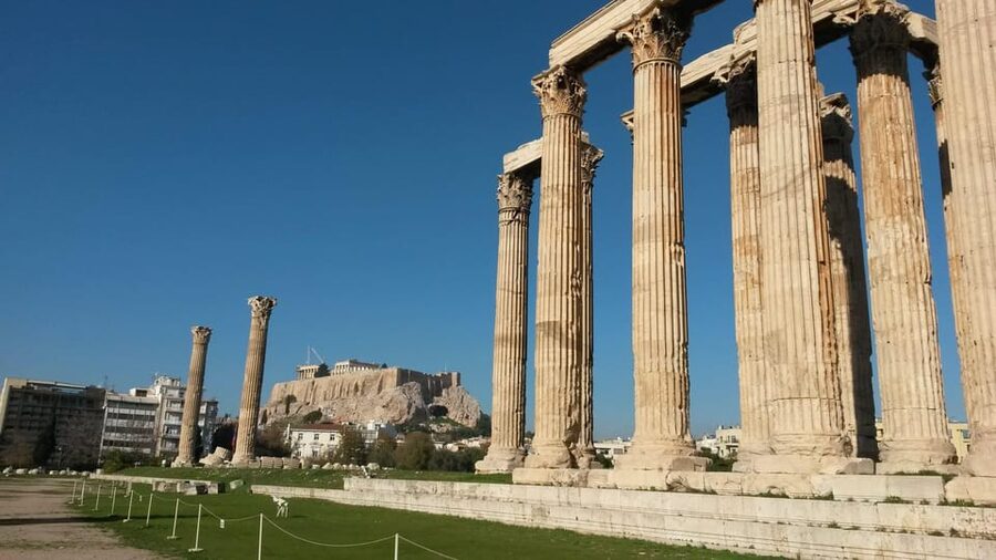 Athens Private Walking Tour in Spanish - Meeting point in Athens: teal Paseando por Europa flag, 15 minutes early