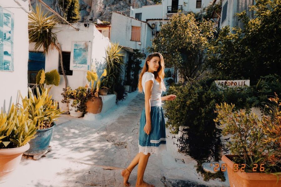 Athens: Professional photoshoot at Anafiotika Village - Entering Anafiotika at photo level