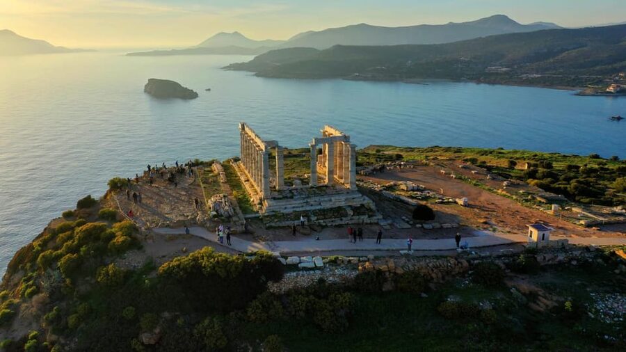 Athens: Sounio Poseidon Temple and Athenian Riviera Day Trip - Vouliagmeni Lake and the short sightseeing window