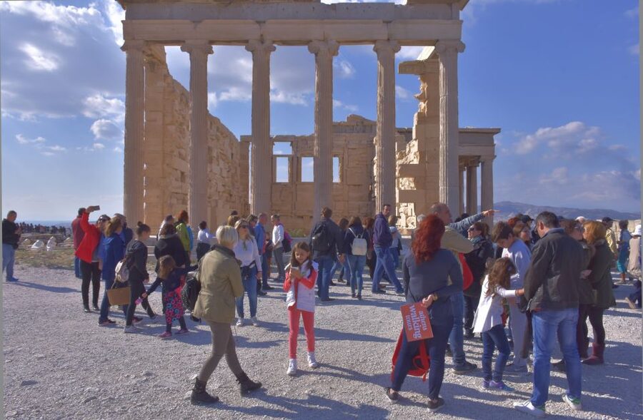 Athens: The Acropolis and Greek Food Private Guided Tour - Plaka to Monastiraki: old streets, new cravings