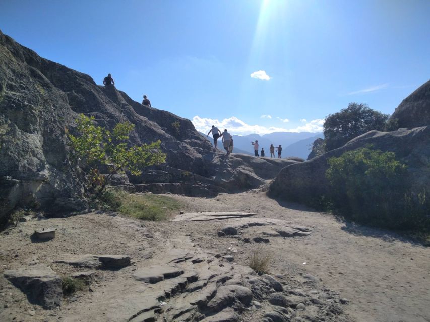 Athens to Meteora, Day Trip with Local Guide,up to 9 people - Photo stops and break time: how to make the most of the free minutes