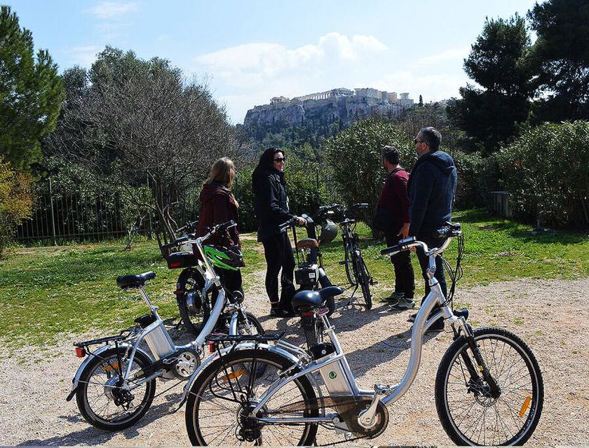 Athens tour with electric bicycle - Monastiraki and Hadrian’s Arch: shortcuts to the classic center