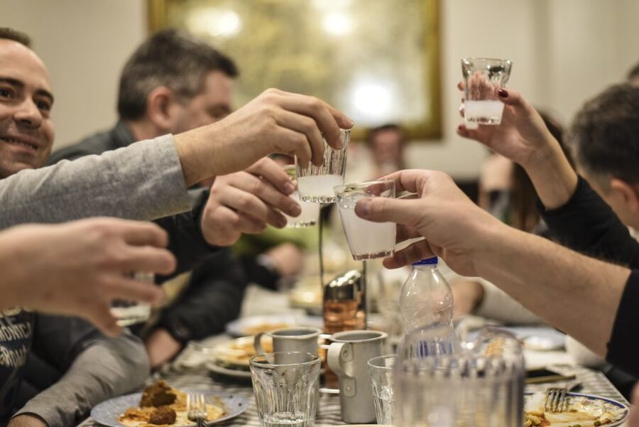 Athens: Ultimate Food Walking Tour with 15 Tastings - A 4-hour Athens food loop that starts near Syntagma and ends at Monastiraki