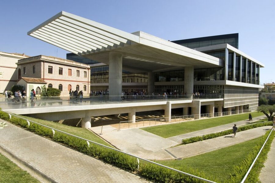 Athens: Wheelchair accessible Top Sights Half-Day Tour - Hotel pickup, Wi-Fi, bottled water, and the rhythm of a 6-hour day