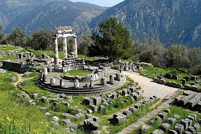 Award-Winning 2-Day Private Delphi & Meteora Tour - Arachova Village Break: Lunch Views and Formaela Cheese