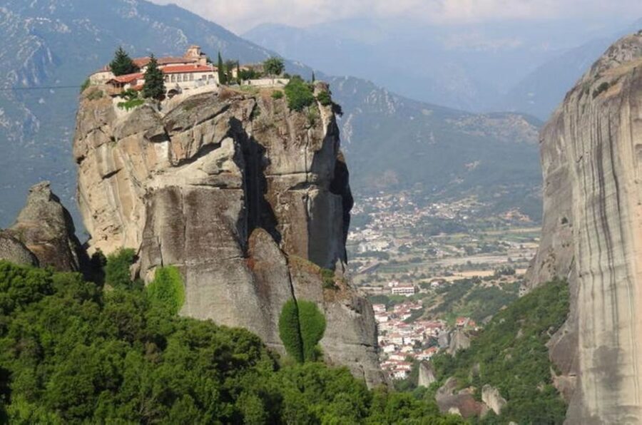 Delphi and Meteora: 2-Day Bus Tour from Athens - Meteora monasteries: the views are the point, but the rules matter more than you think