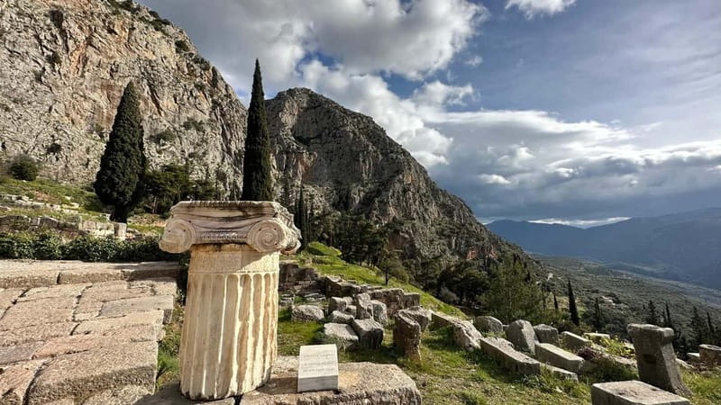 Delphi Navel Of Earth Hosios Loukas Full Day Private Tour - The Private Driver Experience, Including the Small Touches That Matter